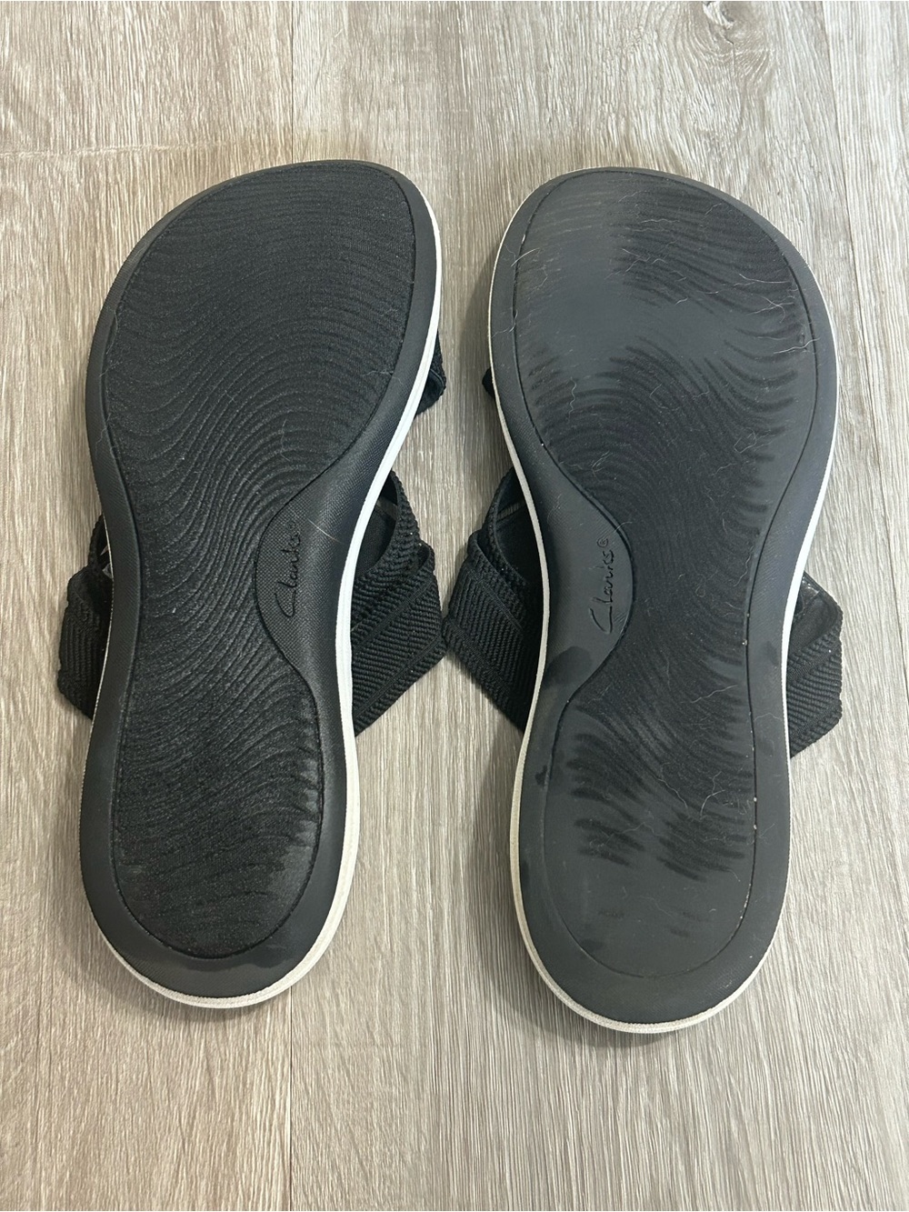 💗5 FOR $25💗 Clarks Black Crisscross Slip On Sandals Cushioned Size 9 - Picture 4 of 6
